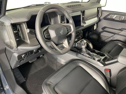 New 2025 Ford Bronco Badlands image 3