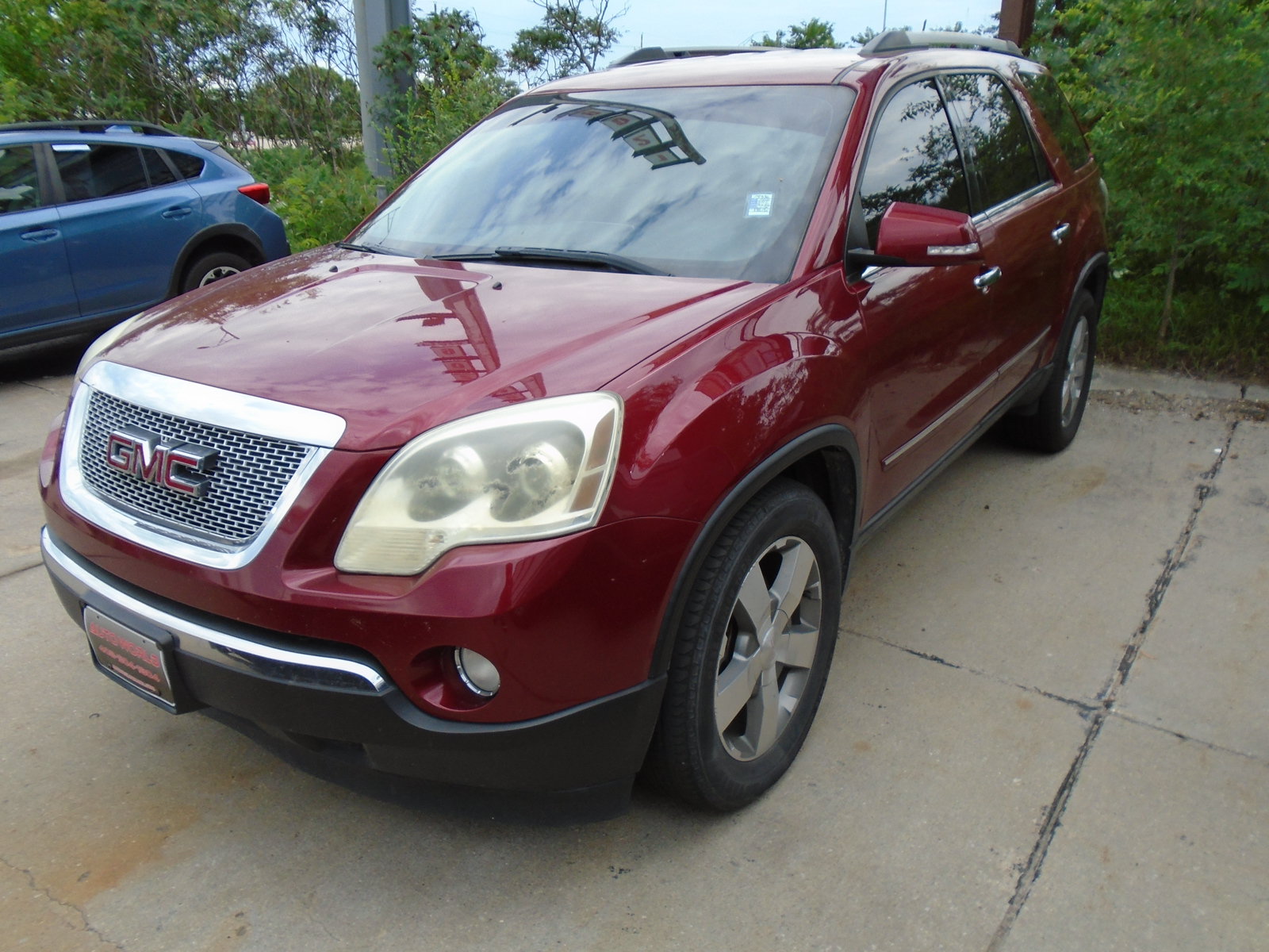 Used 2011 GMC Acadia SLT AWD/4WD image 2