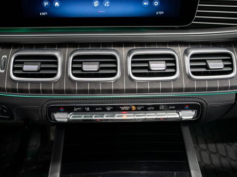 Used 2025 Mercedes-Benz Maybach GLS 600 4MATIC image 40