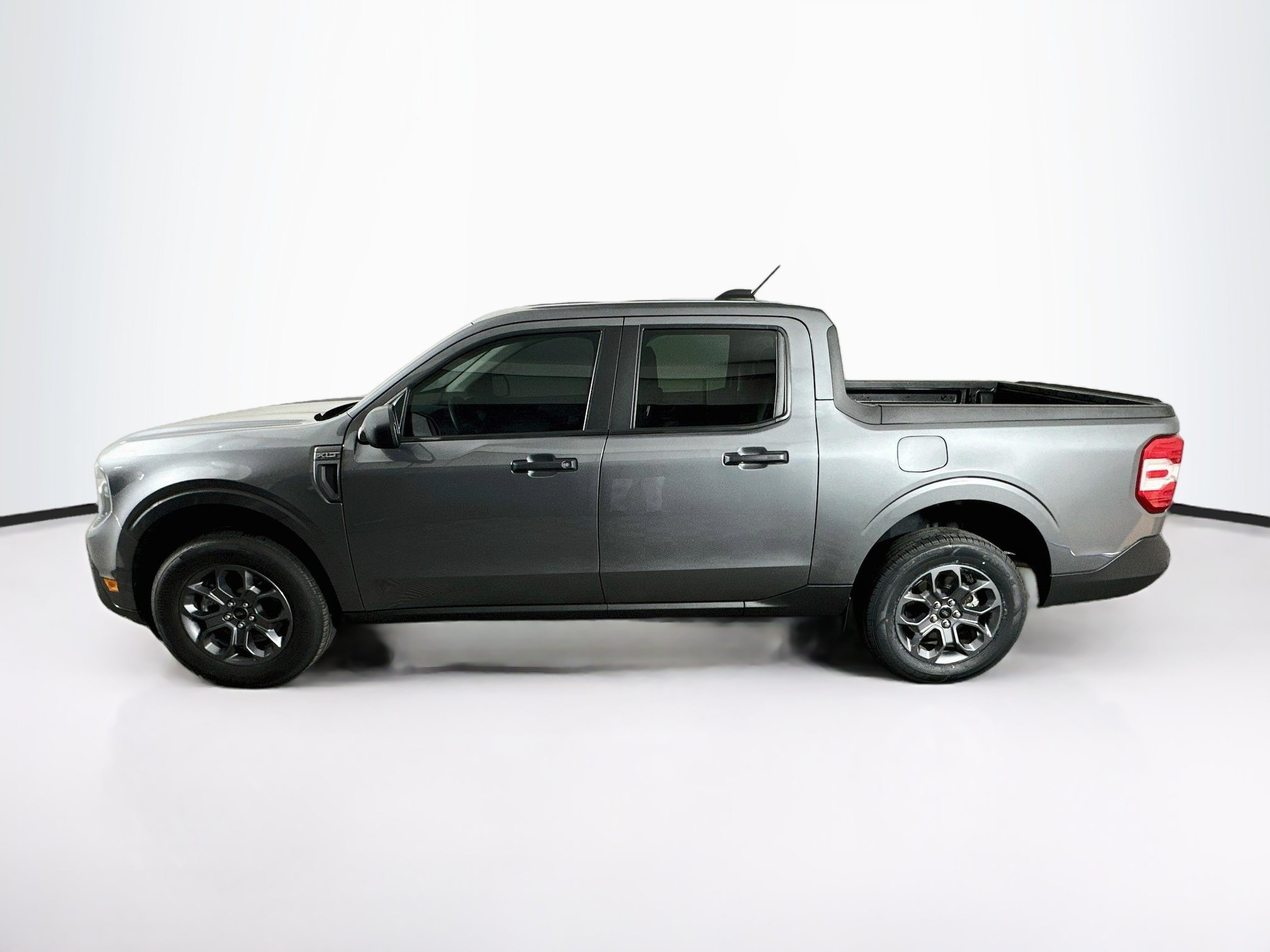 Used 2025 Ford Maverick XLT FWD image 4