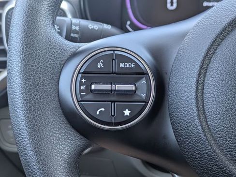 Used 2025 Kia Soul LX FWD image 23
