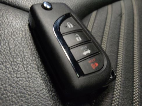 Used 2021 Toyota Camry SE w/ Carpet Mat Package (TMS) image 32