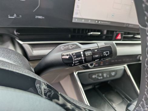 Certified 2025 Kia Carnival SX FWD image 35