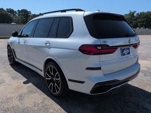 Used 2022 BMW X7 xDrive40i w/ M Sport Package AWD/4WD image 5