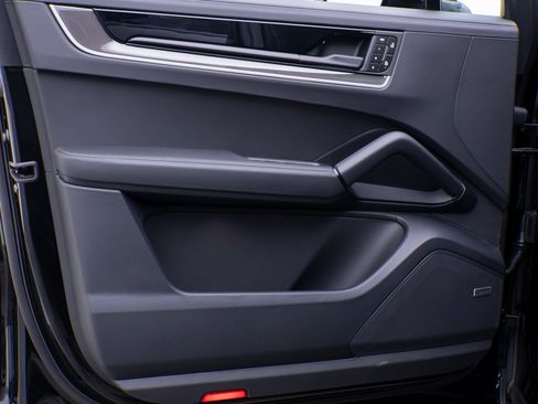 New 2026 Porsche Cayenne S image 14