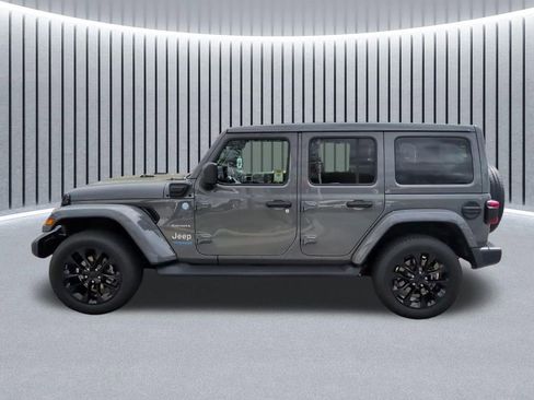 Certified 2022 Jeep Wrangler Unlimited Sahara w/ Cold Weather Group AWD/4WD image 15