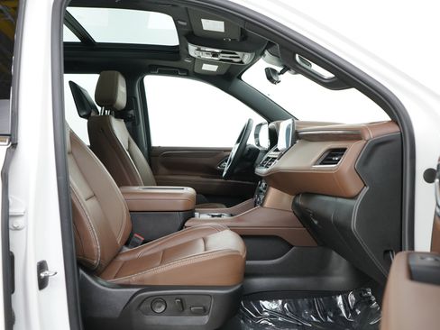 Used 2023 Chevrolet Suburban High Country AWD/4WD image 11