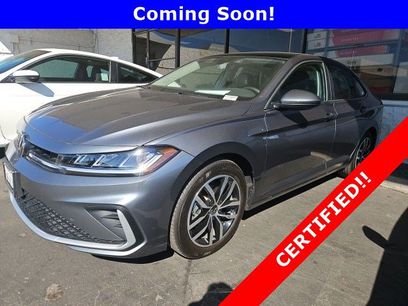 Used 2025 Volkswagen Jetta SE w/ Sunroof Package