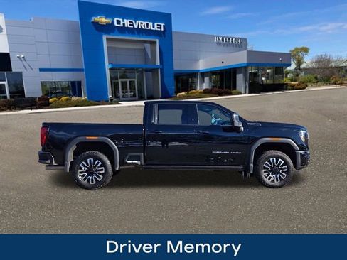 Used 2025 GMC Sierra 2500 Denali Ultimate image 10