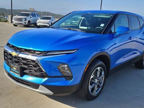 Used 2025 Chevrolet Blazer LT FWD image 1