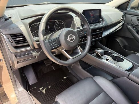 Used 2024 Nissan Rogue SV w/ SV Premium Package FWD image 4