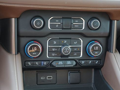 Used 2022 Chevrolet Suburban High Country AWD/4WD image 24