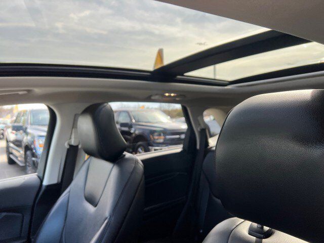 Used 2022 Ford Edge Titanium AWD/4WD image 22