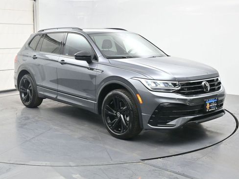 Used 2024 Volkswagen Tiguan SE R-Line AWD/4WD image 25