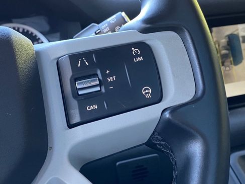 Used 2023 Land Rover Defender 110 X-Dynamic SE image 19