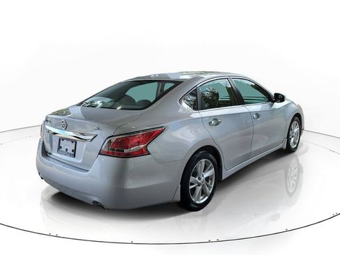 Used 2015 Nissan Altima 2.5 SL w/ Technology Package FWD image 2