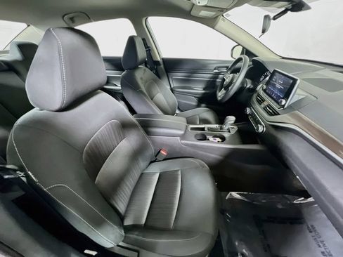 Used 2025 Nissan Altima 2.5 SV FWD image 24