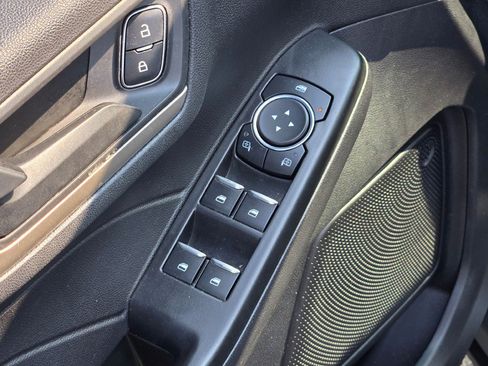 Used 2022 Ford Escape SE w/ SE Sport Appearance Package image 18