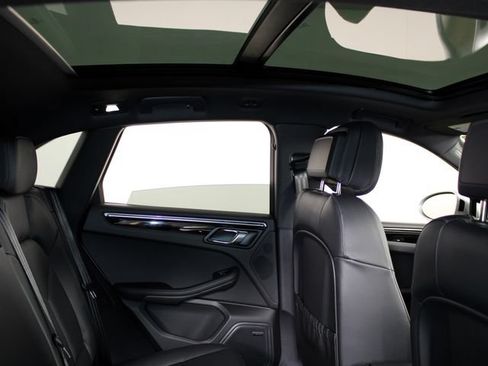 Certified 2026 Porsche Macan AWD/4WD image 23