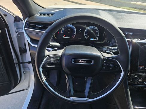 Used 2024 Jeep Grand Cherokee L Laredo image 18