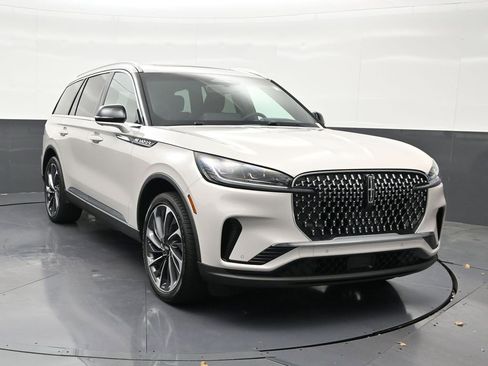 Used 2025 Lincoln Aviator Reserve w/ Illumination Package AWD/4WD image 8