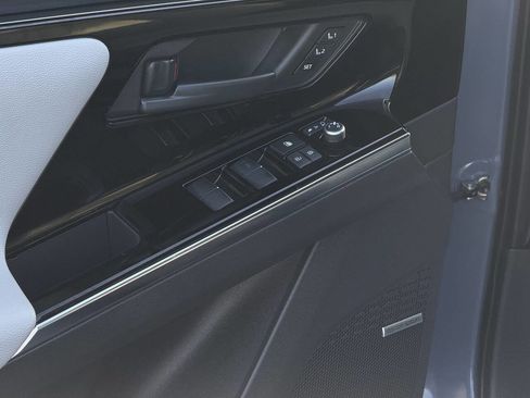 Used 2023 Toyota bZ4X AWD image 11