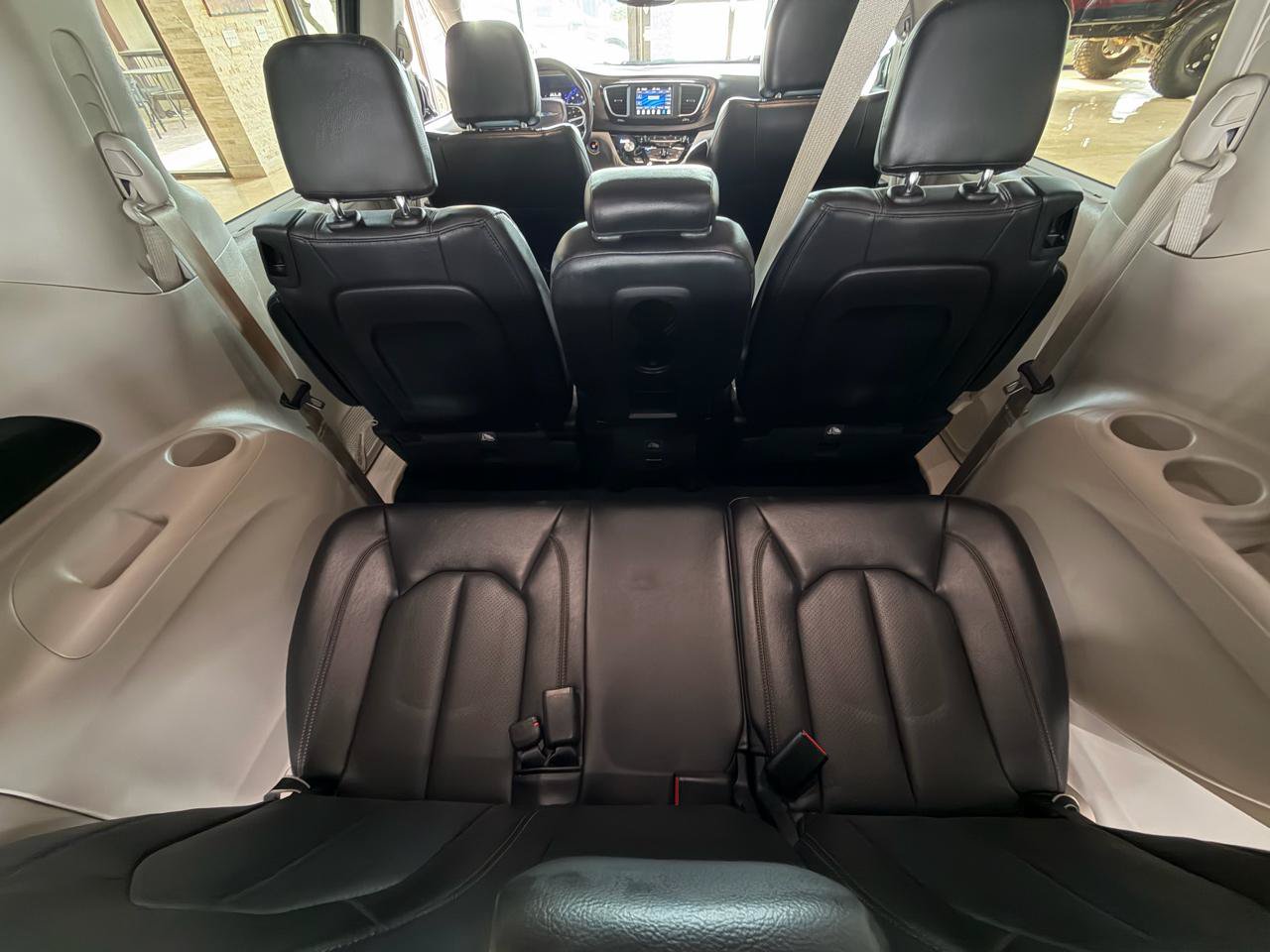 Used 2019 Chrysler Pacifica Touring-L FWD image 28