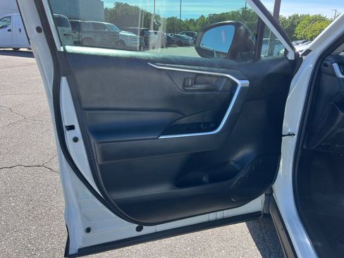 Used 2023 Toyota RAV4 LE FWD image 33