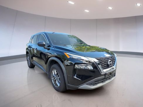 Used 2023 Nissan Rogue S AWD/4WD image 2