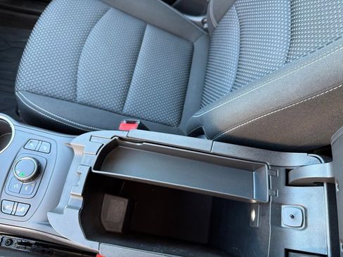 Used 2024 GMC Terrain SLE w/ Driver Convenience Package FWD image 20