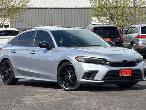 Used 2022 Honda Civic Sport image 2