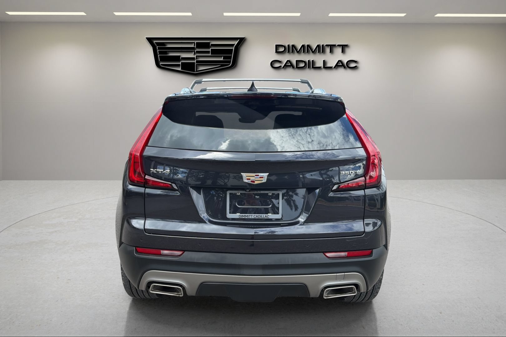 Certified 2023 Cadillac XT4 Premium Luxury w/ Technology Package FWD image 4
