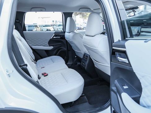 Used 2023 Mitsubishi Outlander SEL FWD image 30