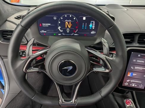 Used 2023 McLaren Artura image 9