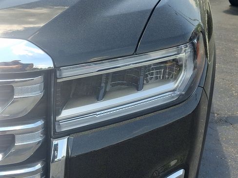 Used 2023 GMC Acadia SLE AWD/4WD image 9