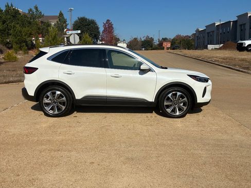 Used 2024 Ford Escape Platinum image 4