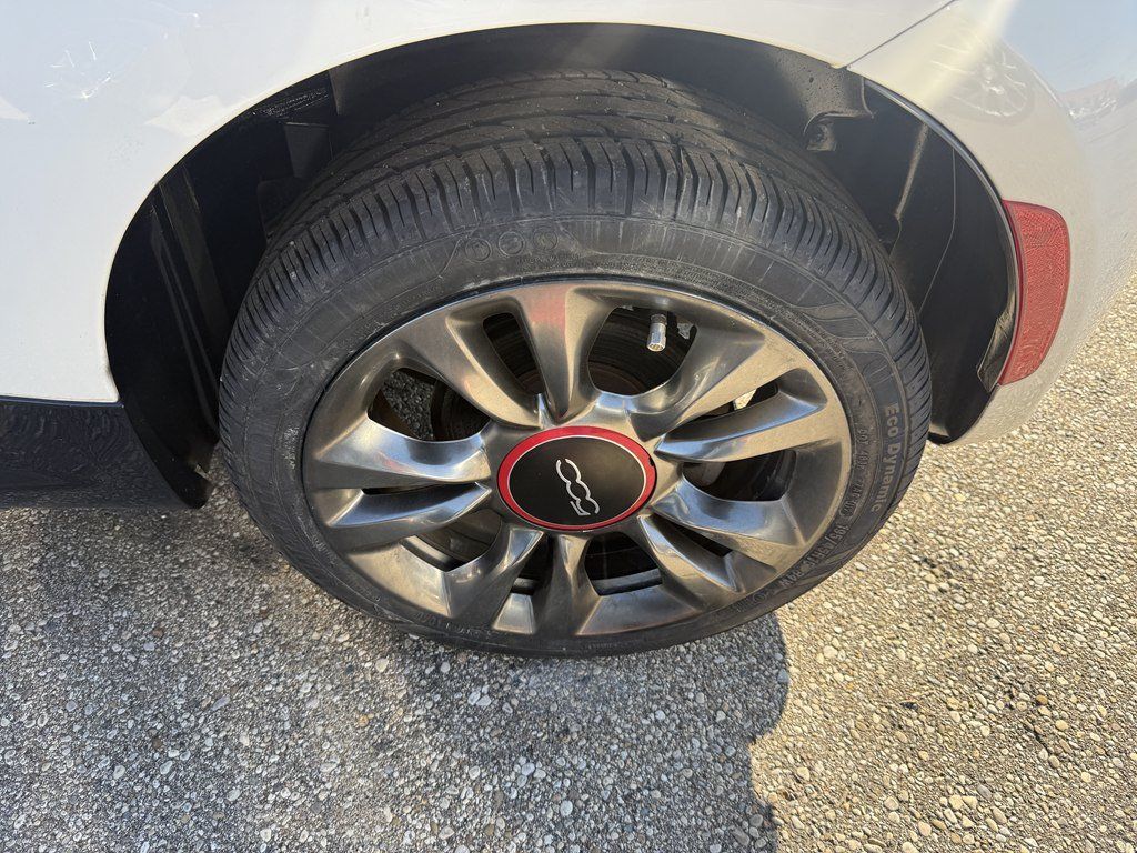 Used 2017 FIAT 500 Pop w/ Sport Black Trim Package FWD image 5