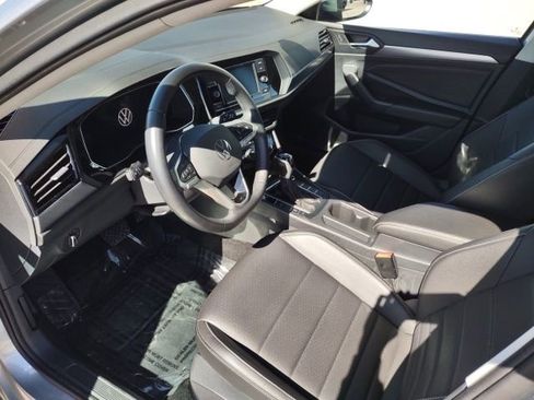 Used 2024 Volkswagen Jetta SE image 11