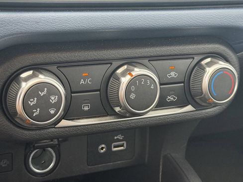 Used 2025 Nissan Versa SV FWD image 19