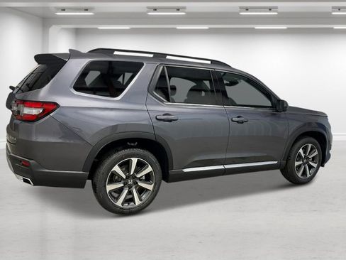 New 2025 Honda Pilot Touring image 11