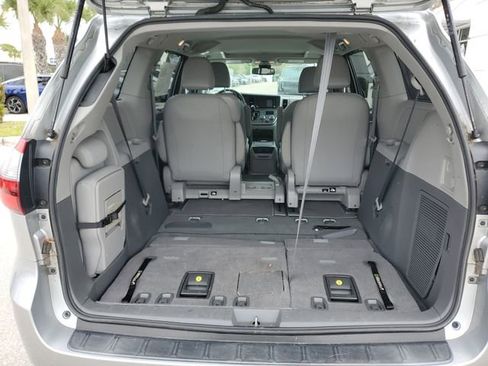 Used 2020 Toyota Sienna XLE w/ XLE Navigation Package image 6