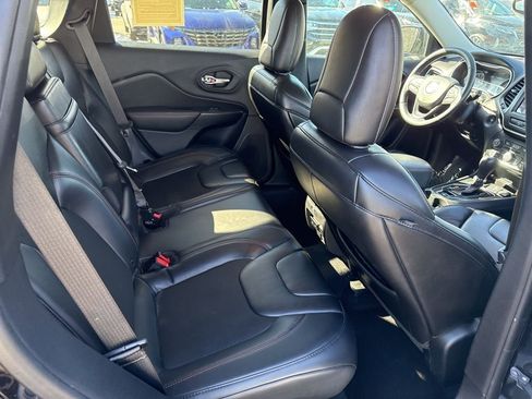 Used 2019 Jeep Cherokee Trailhawk w/ Cold Weather Group image 11