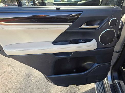 Used 2020 Lexus LX 570 4WD w/ 3rd Row & Luxury Pkg image 20