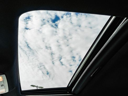 Used 2017 Toyota Tacoma TRD Off-Road w/ Premium & Technology Package image 24