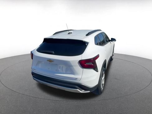 Used 2025 Chevrolet Trax LT image 12