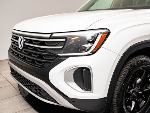Used 2025 Volkswagen Atlas Peak Edition SE AWD/4WD image 3