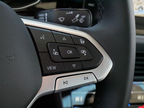 Certified 2025 Volkswagen Jetta SEL image 25