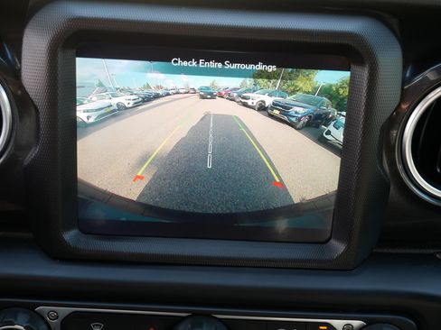 Used 2020 Jeep Wrangler Unlimited Sahara image 27