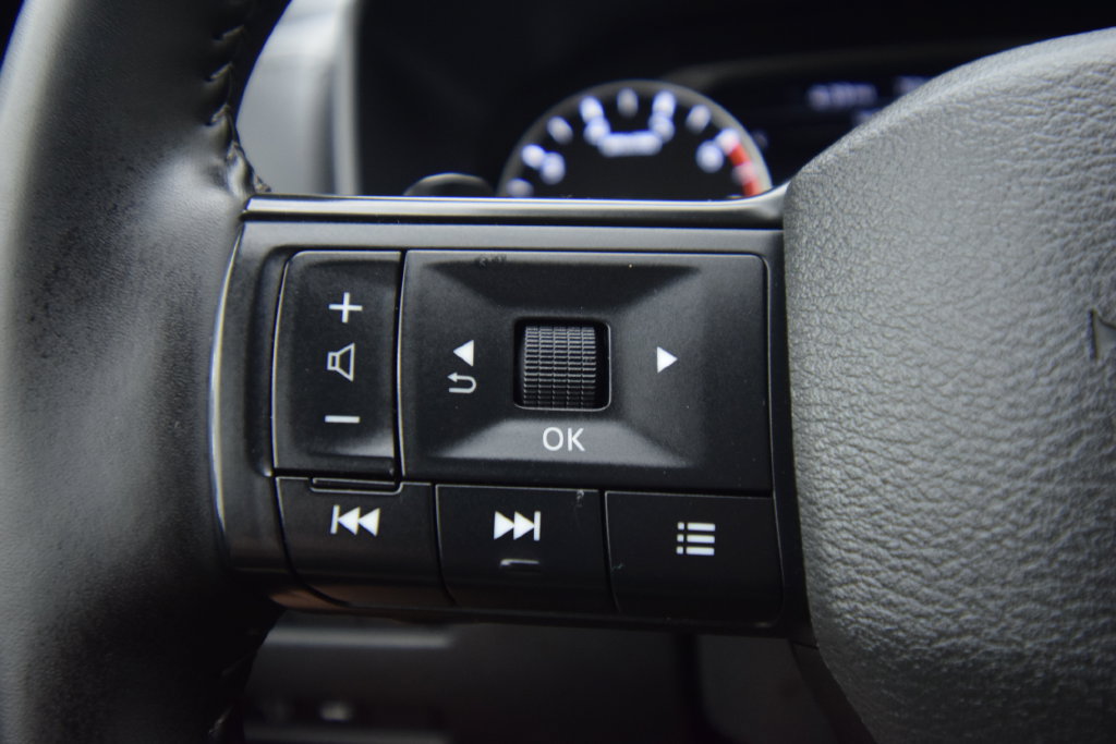 Used 2025 Nissan Rogue SV AWD/4WD image 30