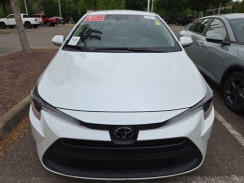 Used 2025 Toyota Corolla LE image 8
